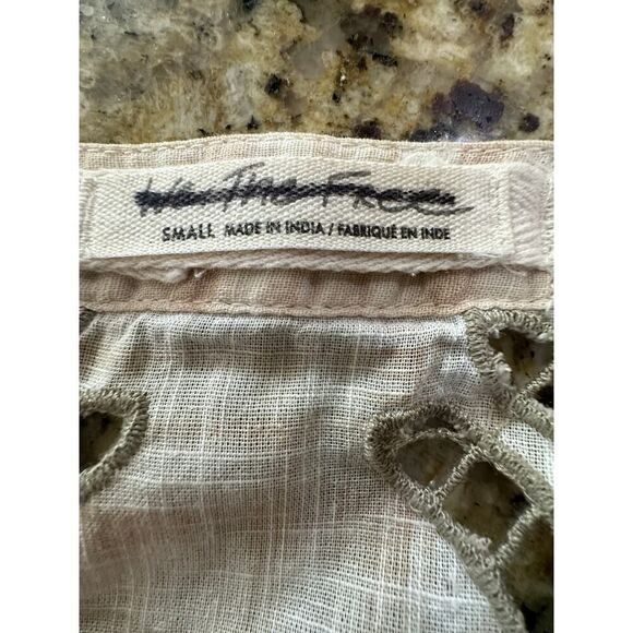 Free People We The Free Embroidered Laser Cutout Boxy Boho Crop Top Size Small - Picture 7 of 15